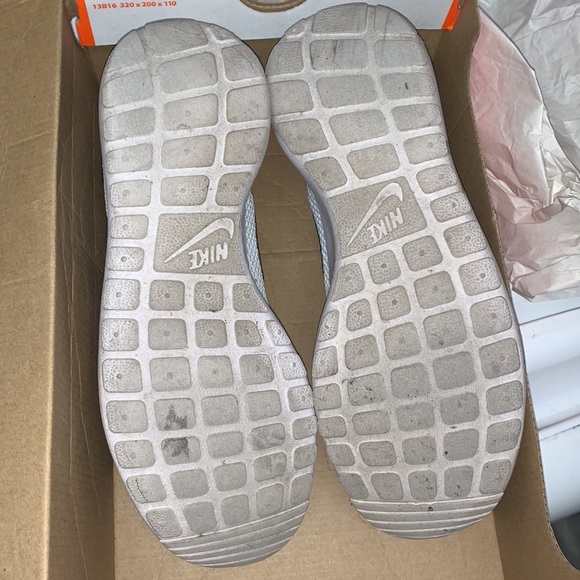 Nike RosheRun - Pure Platinum - Picture 4 of 6